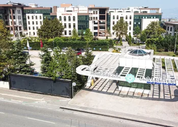 Bursa’da polisi peşine takan motosikletli, kaza yapınca yakalandı