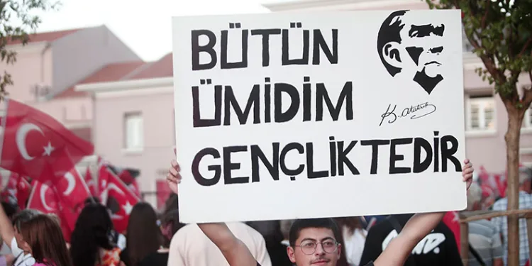 Bursa’da babasının kullandığı traktörün önüne atlayan çocuk ağır yaralandı