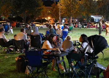 Bursa’da kavşakta iki otomobil çarpıştı: 3 yaralı