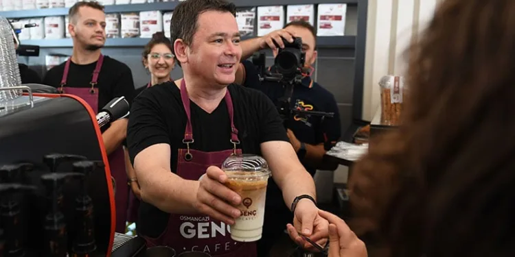 Gençlerin yeni buluşma noktası: Genç Kafe