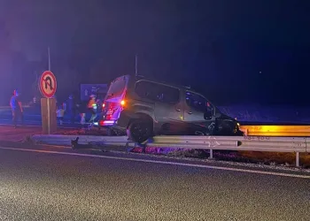 Bursa’da otomobil su kanalına düştü: 3 yaralı