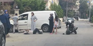 Ticari araca çarpan motosiklet sürücüsü yaralandı
