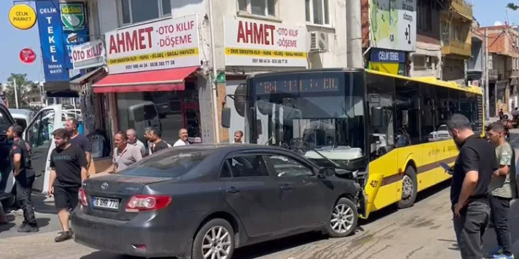 Bursa’da otomobil, belediye otobüsüyle çarpıştı: 6 yaralı