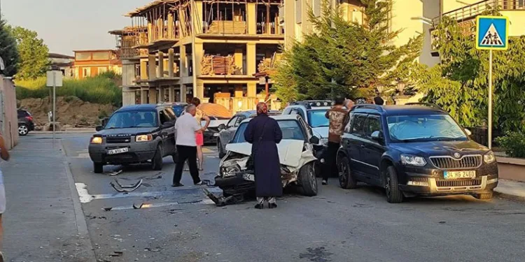 Sakarya’da eşine sinirlenen kadın cip ile dehşet saçtı