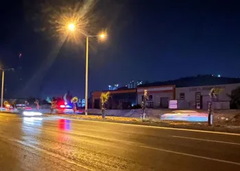 Otomobil anne ve kızına çarptı: Anne yaşamını yitirdi