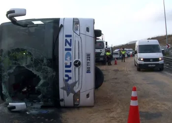 Kuzey Marmara’da yolcu otobüsü devrildi: 3 ölü, 20 yaralı