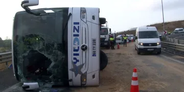 Kuzey Marmara’da yolcu otobüsü devrildi: 3 ölü, 20 yaralı