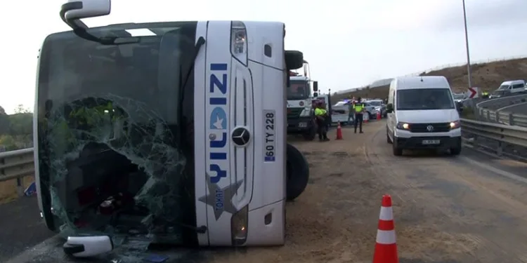 Kuzey Marmara’da yolcu otobüsü devrildi: 3 ölü, 20 yaralı