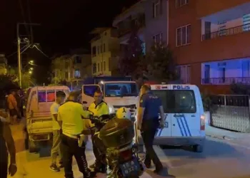 Bursa’da kamyonetle gezen çocuk polis arabasına çarptı