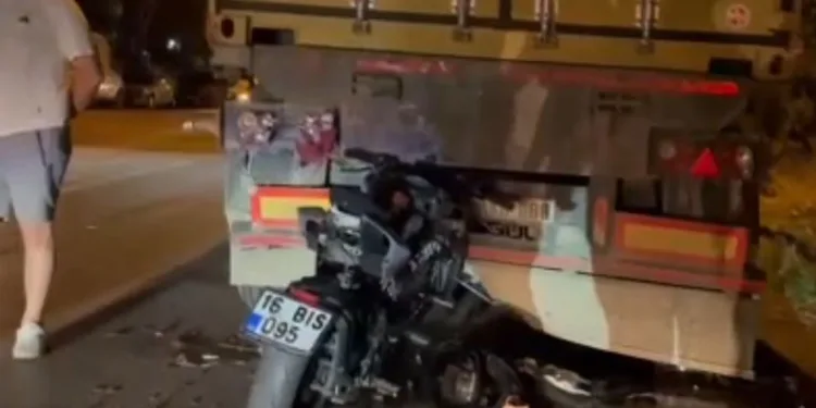 Bursa’da motosiklet tıra ok gibi saplandı: 1 ölü