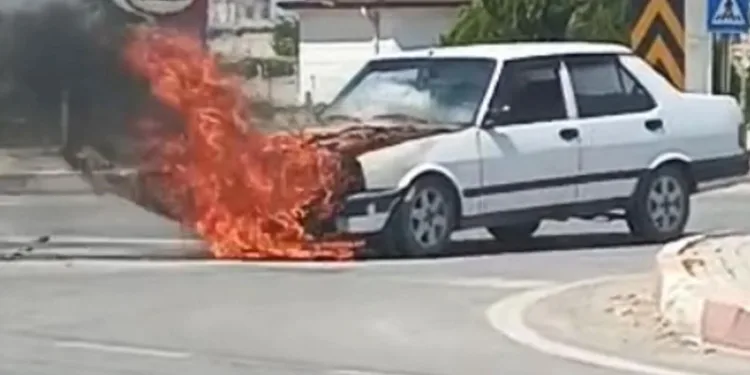 Karaman’da seyir halindeki otomobil alev alev yandı