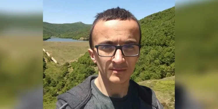Başı çekyatın altına sıkışmış halde ölü bulundu