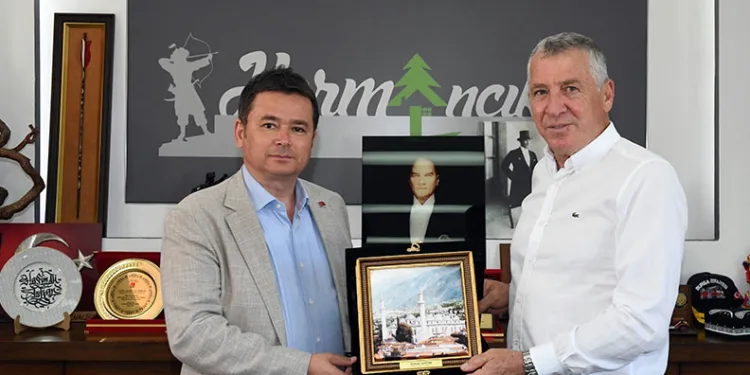 Erkan Aydın’dan Harmancık’a geçmiş olsun ziyareti