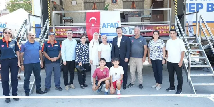 Deprem Simülasyon Tırı’na Yenişehirlilerden yoğun ilgi
