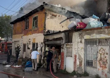 Bursa’da müstakil ev küle döndü, dumanlar kentin birçok noktasından görüldü