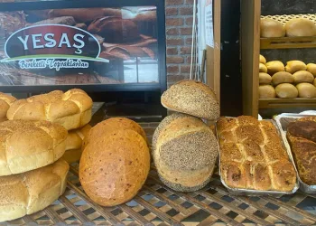 Yenişehir’de domatesli ekmek üretildi