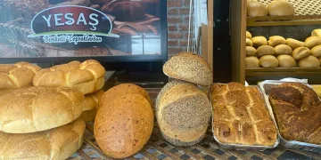 Yenişehir’de domatesli ekmek üretildi