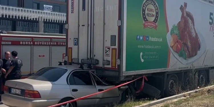 Bursa’da otomobil TIR’a çarptı: 1 ölü
