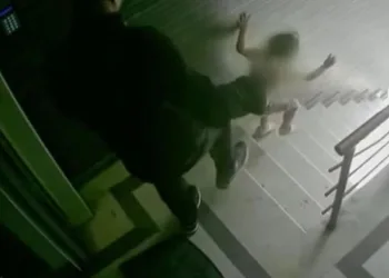 3 yaşındaki kızına tekme atan babaya hapis talebi