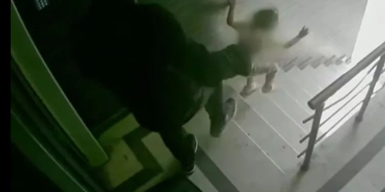 3 yaşındaki kızına tekme atan babaya hapis talebi