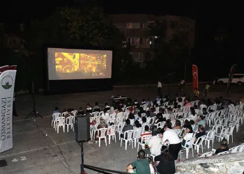 Osmangazi’de yaz akşamları sinema ile şenleniyor