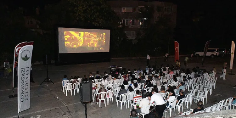 Osmangazi’de yaz akşamları sinema ile şenleniyor