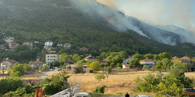 Karabük’te orman yangını: 80 haneli köy tahliye edildi