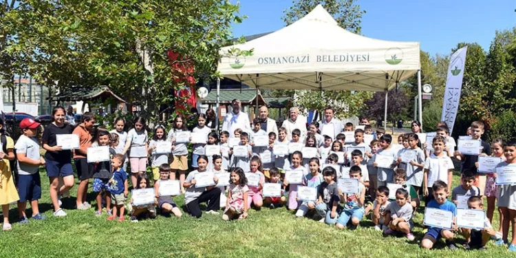 Osmangazi’de 8 bin 24 çocuk yüzme keyfi yaşadı
