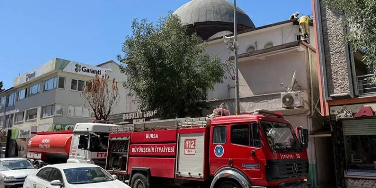 Camide korkutan yangın