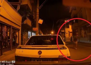 Ters yöne girdi, park halindeki araçlara çarptı