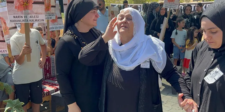 Narin’in mezarı başında Kürtçe ağıt