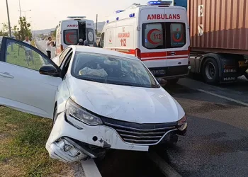Bursa’da cip ile otomobil çarpıştı: 2 yaralı