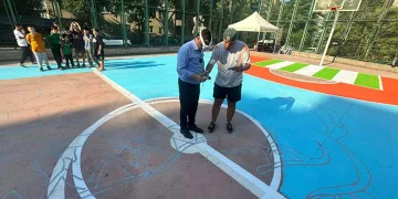 Erkan Aydın gençlerle basketbol sahası boyadı