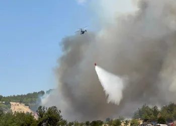 Çanakkale’de yangın sebebiyle boğaz trafiğe kapatıldı