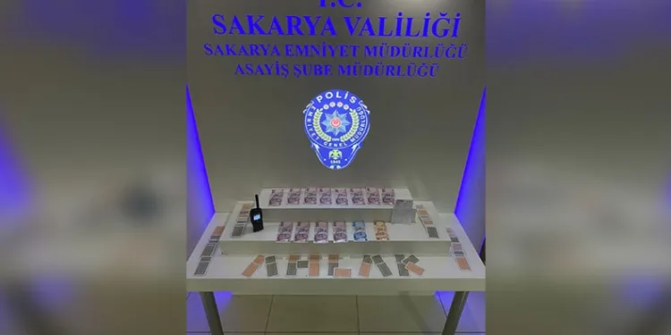 İzmirli kooperatif mağdurlarından Büyükşehir önünde mezar taşlı eylem