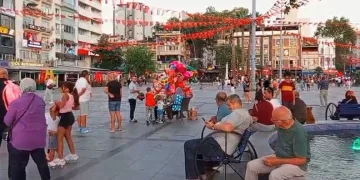 Bursa’da kavşakta iki otomobil çarpıştı: 3 yaralı