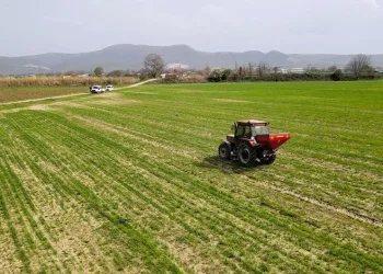 Bursa Büyükşehir’in “sıvı gübresi” çiftçiden tam not aldı