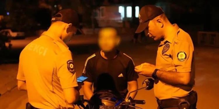 Ayvacık açıklarında 18’i çocuk 32 düzensiz göçmen yakalandı