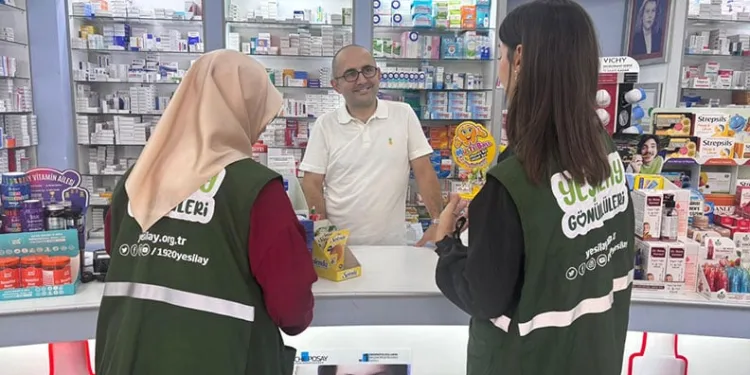 Bursa’da 2 şahıs kaportaları çizip aynaları parçaladılar