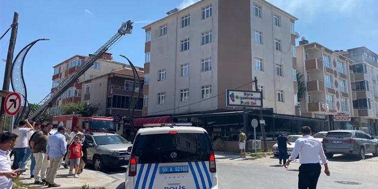 İzmirli kooperatif mağdurlarından Büyükşehir önünde mezar taşlı eylem