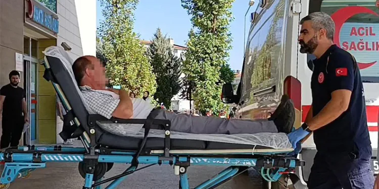 Bursa’da kavşakta iki otomobil çarpıştı: 3 yaralı