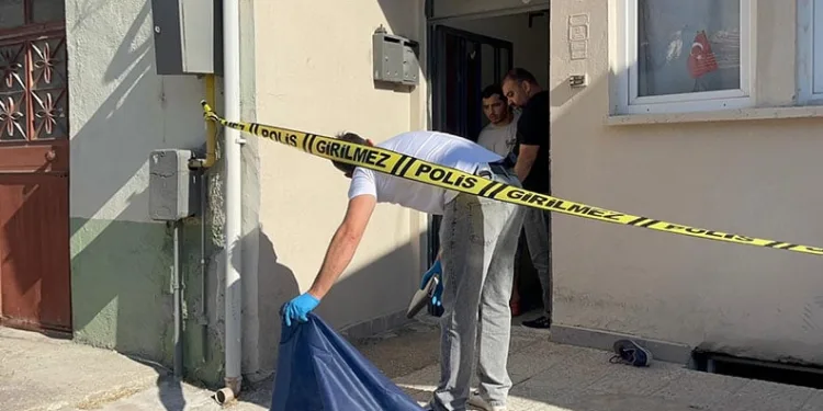Ayvacık açıklarında 18’i çocuk 32 düzensiz göçmen yakalandı