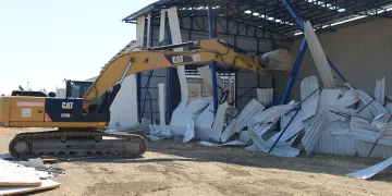 Akçalar’da 2 kaçak yapı yıkıldı