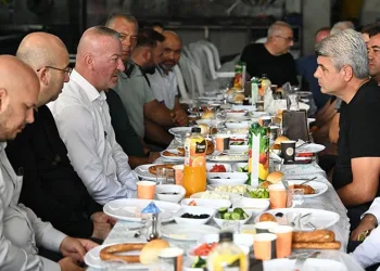 Başkan Erkan Aydın Mürseller’de vatandaşla buluştu