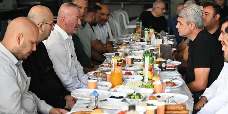 Başkan Erkan Aydın Mürseller’de vatandaşla buluştu