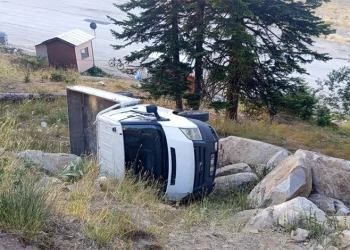 Polisler turist kılığına girdi, aranan şahsı yakaladı