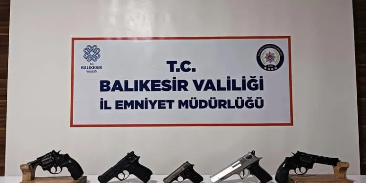 Telefon dolandırıcıları 85 bin 400 dolar ile yakalandı