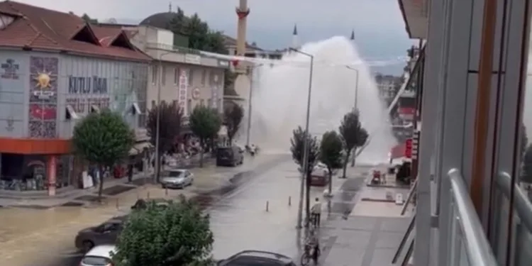Tırla çarpışan motosikletteki 4 yaşındaki çocuk, 7 günlük yaşam mücadelesini kaybetti
