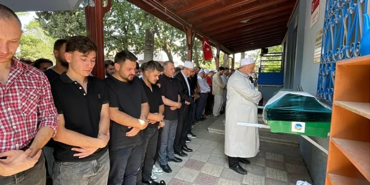Tırla çarpışan motosikletteki 4 yaşındaki çocuk, 7 günlük yaşam mücadelesini kaybetti