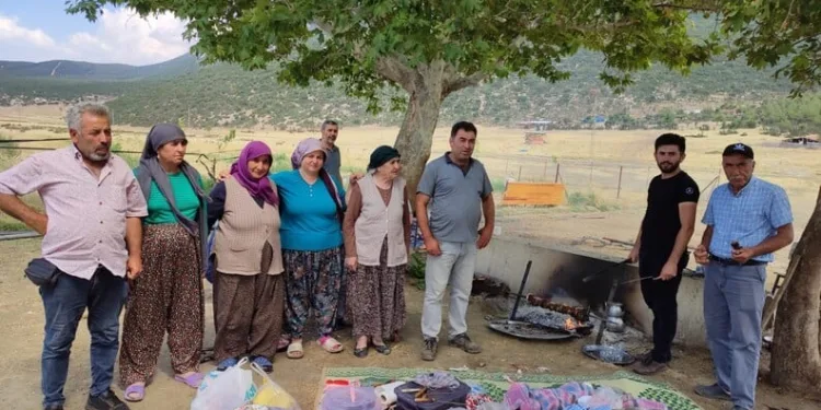 Mahalle sakinleri Geleneksel Köy Buluşması’nda bir araya geldi